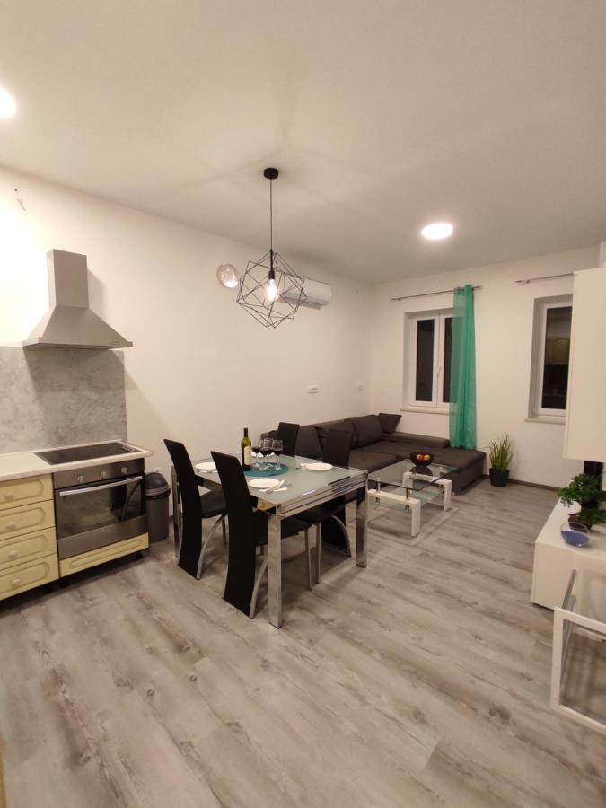 Apartment Ravnice Omiš Buitenkant foto
