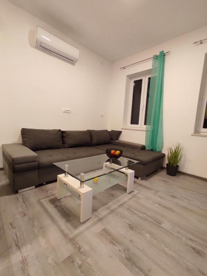 Apartment Ravnice Omiš Buitenkant foto